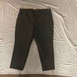 Old Navy Women's Dark Gray Checkered Cropped Pants